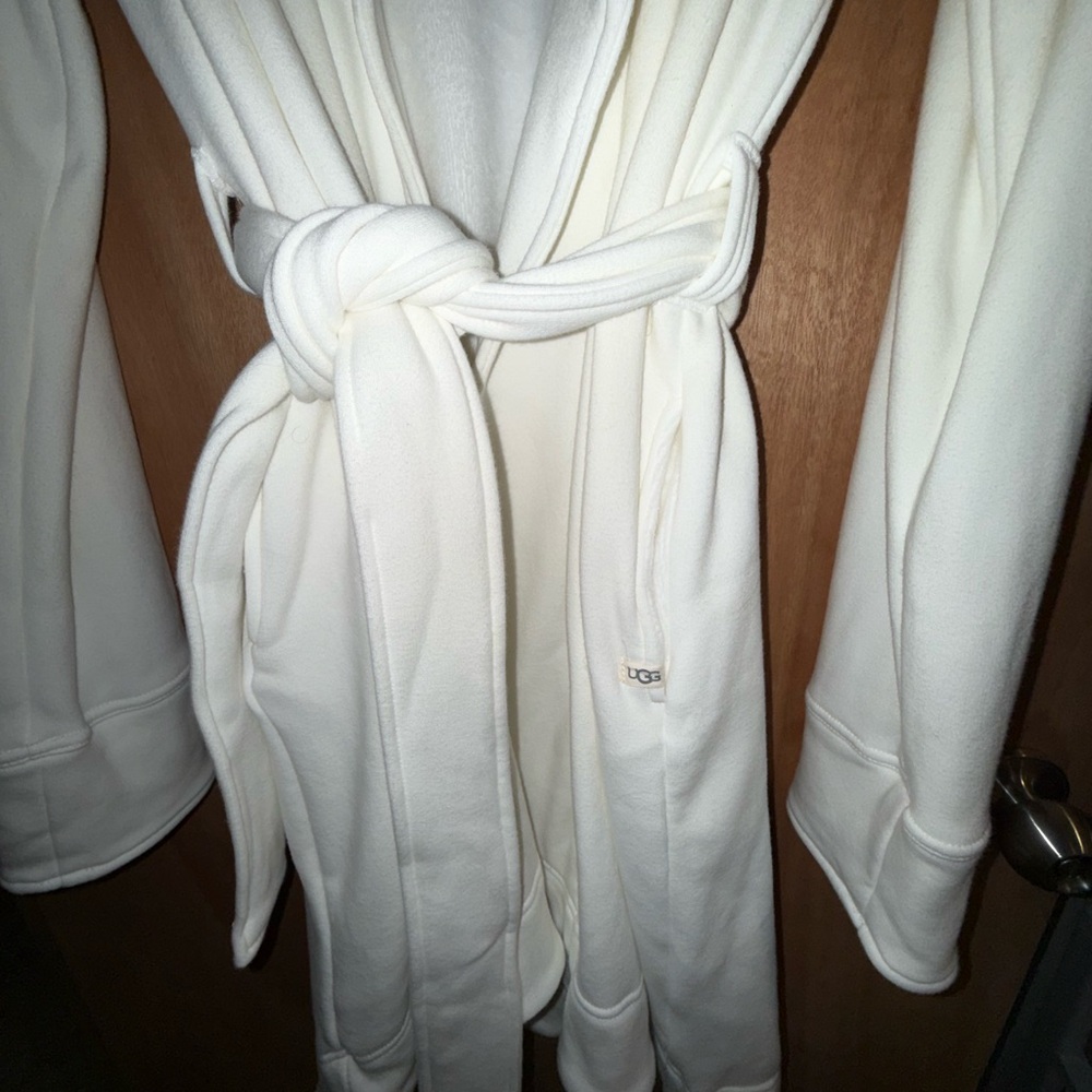 UGG Off-White Robe - Picture 4 of 6